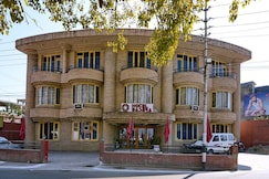 Hotel Basera, Katra